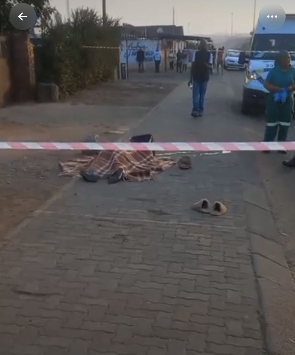 SA_Storie's tweet photo. Woman Fatally Shot in Tembisa

Police are investigating after a woman believed to be in her 30s was found dead with gunshot wounds in the Temong section of Tembisa.

Officers are currently at the scene as investigations into the circumstances surrounding the shooting get underway https://t.co/kFEuhjBWCJ