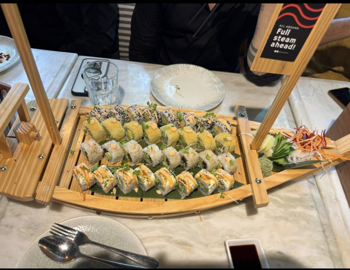 anon_singh_'s tweet photo. sushi and ramen kinda day 🍜🍣
📍nasi and mee, mg road https://t.co/HsuspjQ0wM