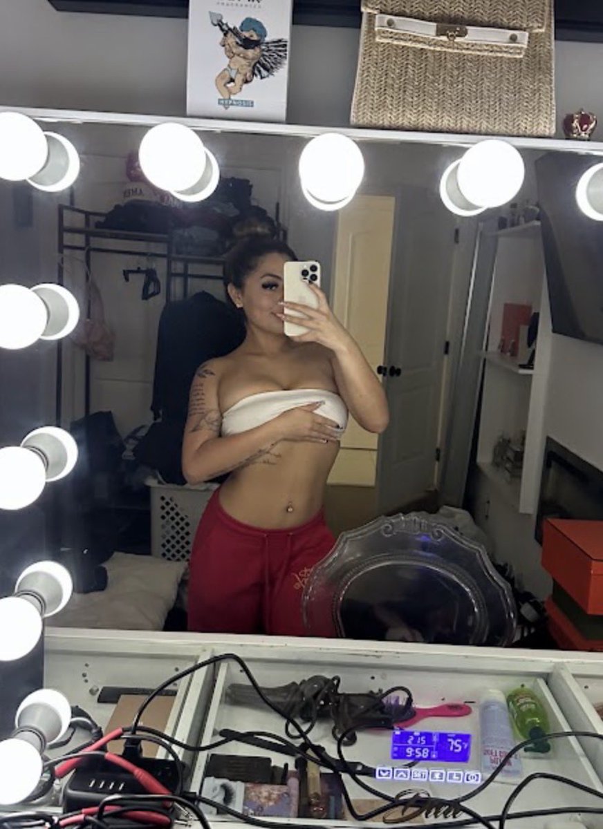 lalaaxxoo's tweet photo. your fav latina :)) https://t.co/KyJqpqUT7A
