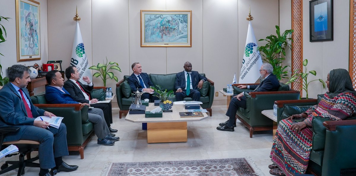 isdb_group's tweet photo. Dr. Rami Ahmad, #IsDB Vice President, Operations, met with H.E. Dr. Ahmad Kawesa Sengendo, OIC Assistant Secretary-General for Economic Affairs, to explore pathways to further strengthen the longstanding IsDB–OIC partnership, advance Islamic social finance, deepen institutional cooperation, and support sustainable and inclusive growth across Member Countries.

The discussions reaffirmed both institutions’ shared commitment to turning strategic priorities into practical initiatives that improve lives, strengthen resilience, and create tangible development impact through well-established partnerships.
