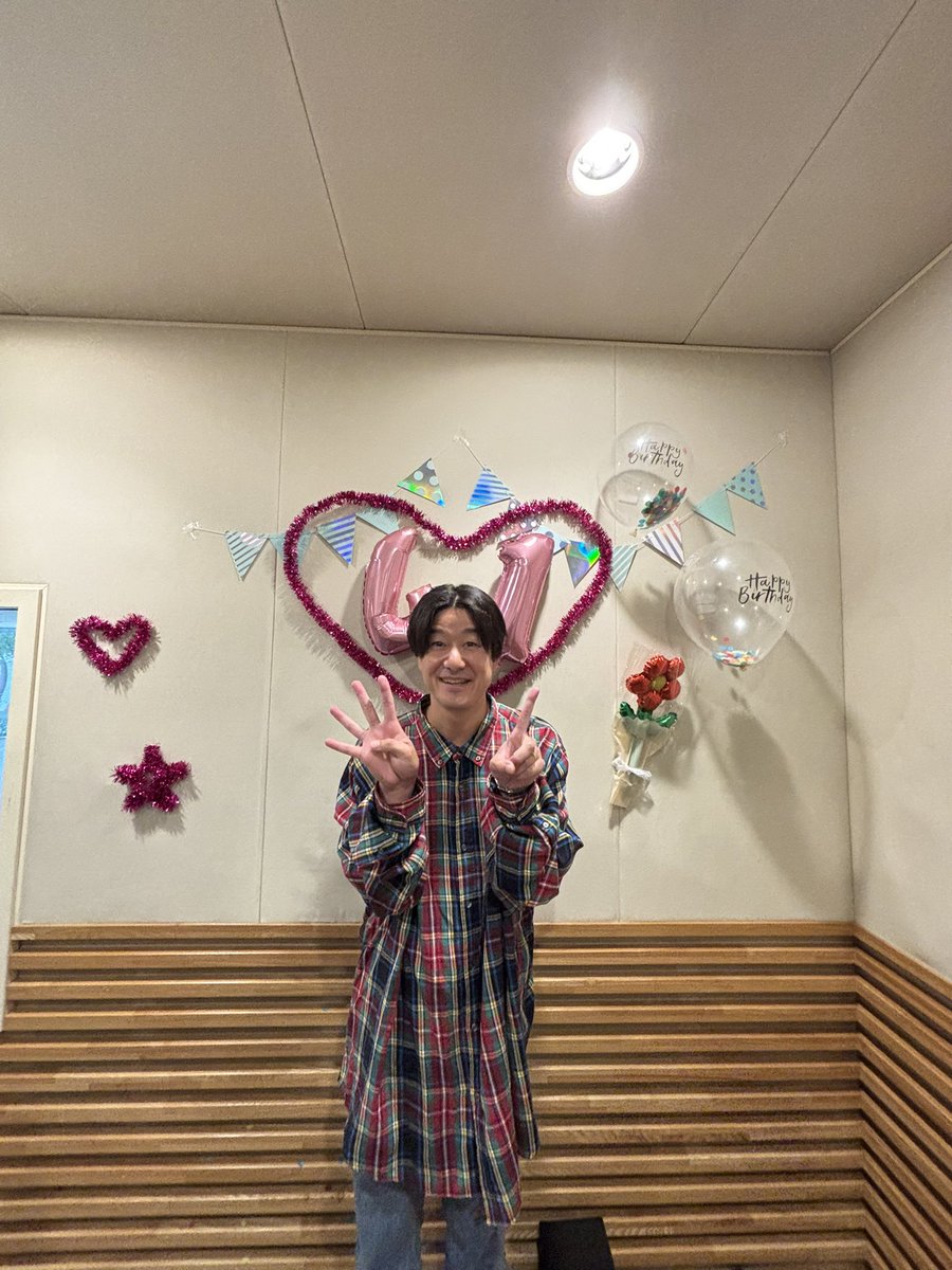 GGRADIO2's tweet photo. そして、本日9/28は山脇さんのお誕生日です！
収録日には、ラジオブースに飾り付けをし、お祝いしました！！
山脇さん、41歳のお誕生日おめでとうございます🎉
素敵な一年になりますように https://t.co/mepHZOiMPg