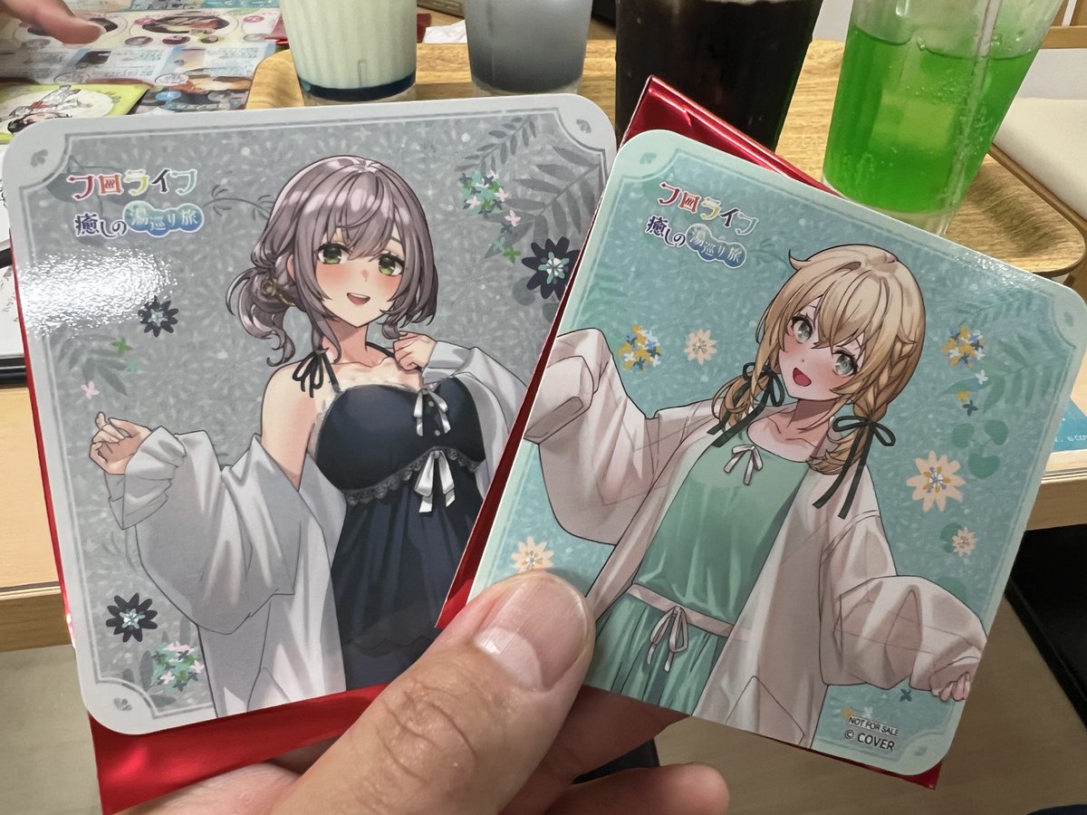 xdainosuke's tweet photo. らぎちゃんリクエストのRAKU CAFE池袋店でホロコラボ。1100円以上注文しないといけなくてドリンク2杯😂
コースターはノエルといろはでした。部屋着のいろはかわええな… https://t.co/soJRAJLibJ