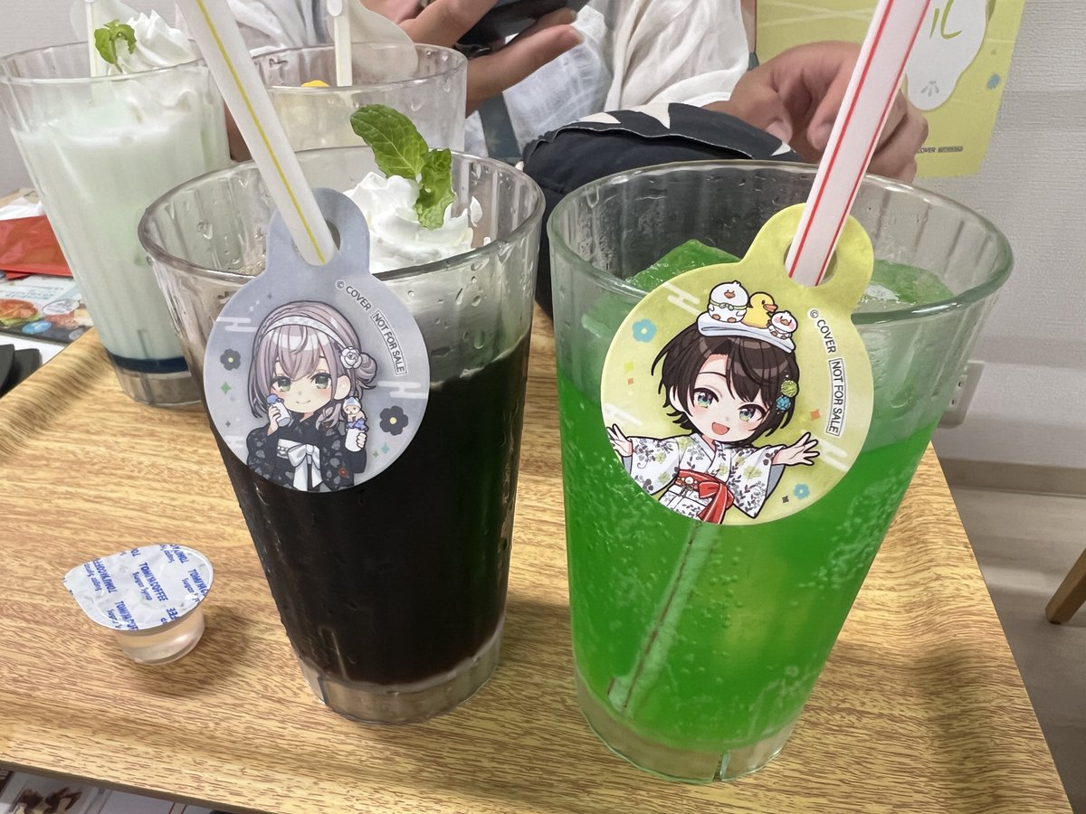 xdainosuke's tweet photo. らぎちゃんリクエストのRAKU CAFE池袋店でホロコラボ。1100円以上注文しないといけなくてドリンク2杯😂
コースターはノエルといろはでした。部屋着のいろはかわええな… https://t.co/soJRAJLibJ