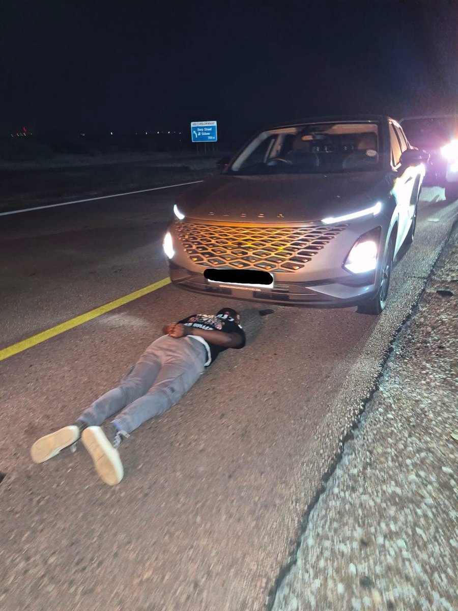SA_Storie's tweet photo. A 25-year-old man has been arrested in Polokwane after police intercepted a Chery Omoda worth about R400,000, allegedly stolen in Sandton.

The vehicle was stopped on the N1 near Peter Mokaba Stadium while reportedly heading towards Beitbridge. https://t.co/iImvk4c17E