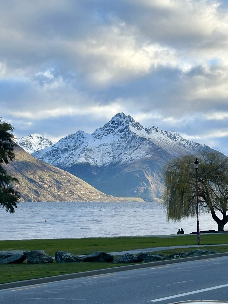 onllycutestuff's tweet photo. Queenstown, New Zealand https://t.co/IHkSGPI58e