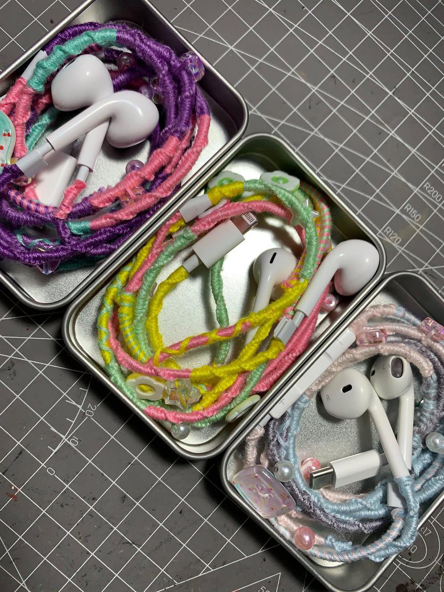 merapvi's tweet photo. HAH GEMES BANGET😭 kabel earphone-nya di wrap jadi nggak boring lagi https://t.co/vSiTEeI93Q