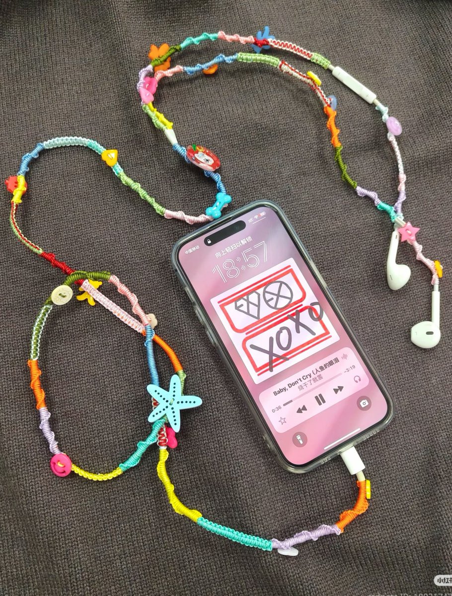 merapvi's tweet photo. HAH GEMES BANGET😭 kabel earphone-nya di wrap jadi nggak boring lagi https://t.co/vSiTEeI93Q