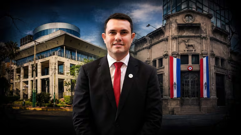 BogadoMayor's tweet photo. EL PROYECTO POLITICO
Esta ANR; degradada y sometida es madre de la mediocridad de n/Pais en mchos ambitos.
Maestos, Jueces, Fiscales, Parlamentarios son PREMIADOS con cargos solo por tener el pañuelo colorado.
Dejó de ser un Institucion con vision de Ciudadano.
Es pura corrupcion https://t.co/4HR8FQWdCY