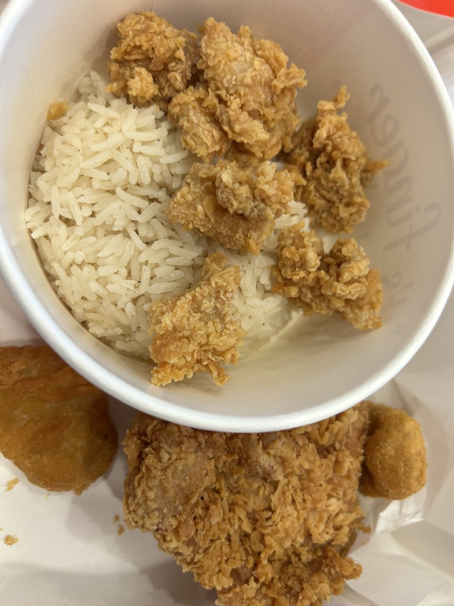 Hello85265720's tweet photo. ข่าวมันไก่ KFC ก็อร่อยดีนะ ใครเคยทานบ้าง รีวิวที https://t.co/qGtXNl5q5p