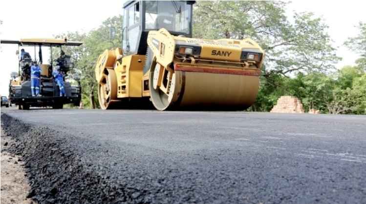 kombonhira's tweet photo. Better roads mean faster travel, stronger trade and connected communities. The Gwanda–Maphisa Road project is moving ahead. 🇿🇼
#KilometerByKilometer #EDWorks #Vision2030 https://t.co/QACnuooUcB