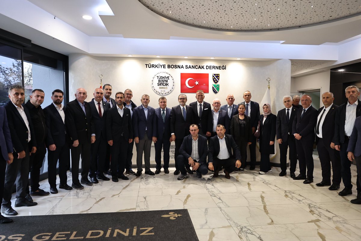 akkadinbpasa's tweet photo. Türkiye Yüzyılı Buluşmaları'nda Önceki Dönem Bakanımız ve MKYK Üyemiz @mahirunal ile Türkiye Bosna Sancak Derneği'nde hemşehrilerimizle buluştuk.

Samimi sohbet, güçlü muhabbet, sarsılmaz gönül bağı.

Sivil toplumumuzla omuz omuza, Türkiye Yüzyılı'na hep birlikte. https://t.co/INxCy7X2Sq
