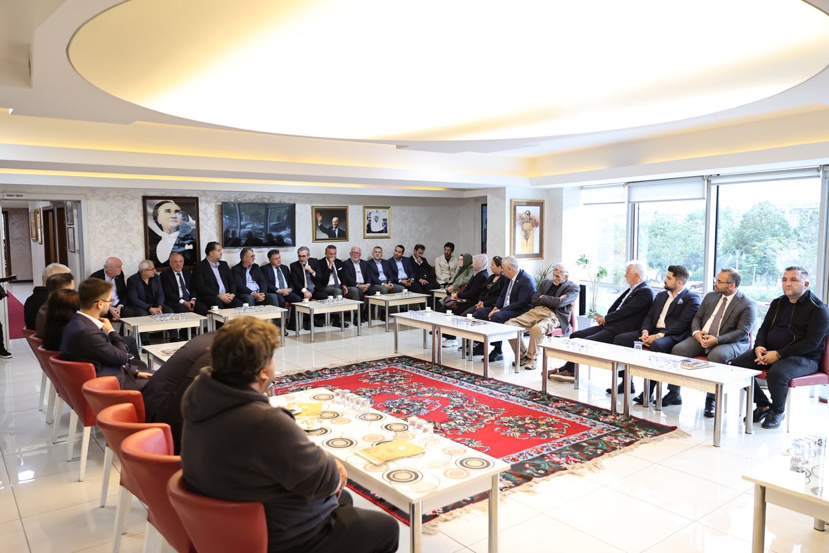 akkadinbpasa's tweet photo. Türkiye Yüzyılı Buluşmaları'nda Önceki Dönem Bakanımız ve MKYK Üyemiz @mahirunal ile Türkiye Bosna Sancak Derneği'nde hemşehrilerimizle buluştuk.

Samimi sohbet, güçlü muhabbet, sarsılmaz gönül bağı.

Sivil toplumumuzla omuz omuza, Türkiye Yüzyılı'na hep birlikte. https://t.co/INxCy7X2Sq