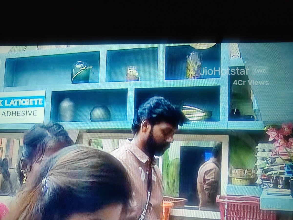 rasukann's tweet photo. @JioHotstartam Intha views Yellam unmaya? 4cr pakkurangala? https://t.co/5FqPOAtmmd