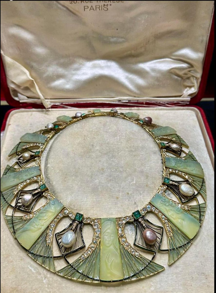 SophiaFioren's tweet photo. This Art Nouveau necklace is crafted by René Lalique. https://t.co/nUoyH2AeiE