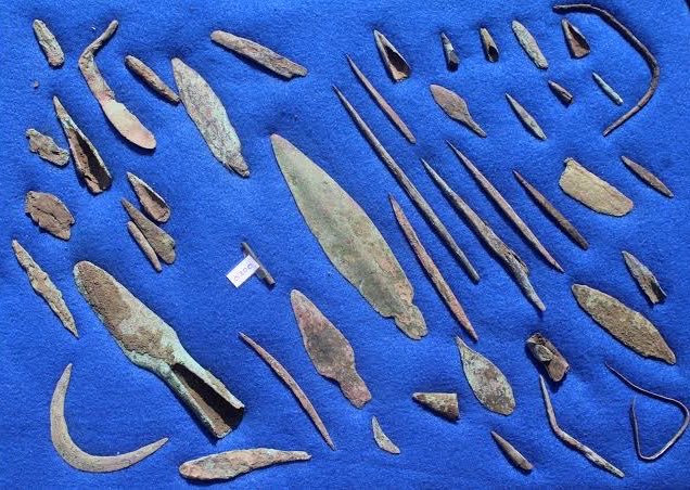 MoundLore's tweet photo. By about 4000 BC, people around the Great Lakes were hammering native copper into axes, knives, fishhooks and spear points.

Ancient North America had a metalworking tradition most people never hear about. https://t.co/vO0X492wTN
