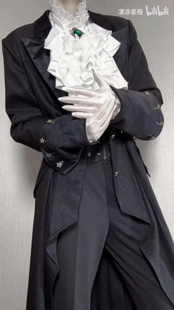 crimsonheirloom's tweet photo. old-world romance, dark tailoring, and a little mystery https://t.co/ANdkhfWh9D