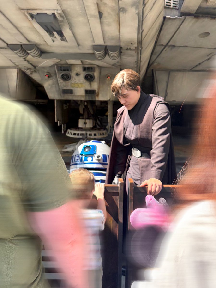 m1ffy83's tweet photo. 小さい子を見下ろす激メロ男のルーク先生見て https://t.co/BuZrEPlDw1