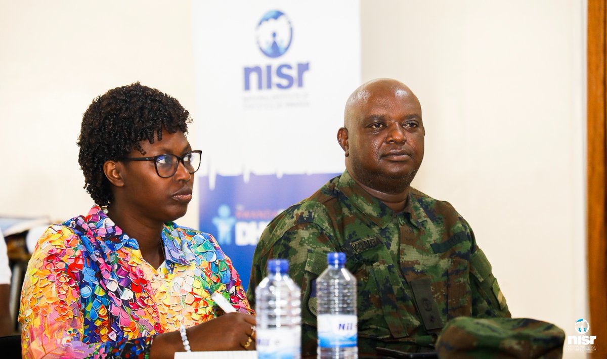 statisticsRW's tweet photo. 🚨Turi mu karere ka Rwamagana, aho turi mu gikorwa cyo gusakaza ibyavuye mu bushakashatsi bwa ku mibereho n’ubuzima bwa 2025, #RwandaDHS ku rwego rw’uturere tugize Intara y’Iburasirazuba.

➡️Ni umwanya mwiza wo kwereka abayobozi n’abandi bafatanyabikorwa uko ibipimo by’imibereho n’ubuzima by’abaturage bihagaze mu turere no kuganira ku cyakorwa ngo ahari icyuho hashyirwe imbaraga.

📍Ni igikorwa cyitabiriwe n’inzego z’ubuyobozi ku rwego rw’Intara n’uturere, abayobozi b’ibitaro n’amavuriro, inzego z’umutekano, imiryango itegamiye ku leta, n’abandi.
1/2