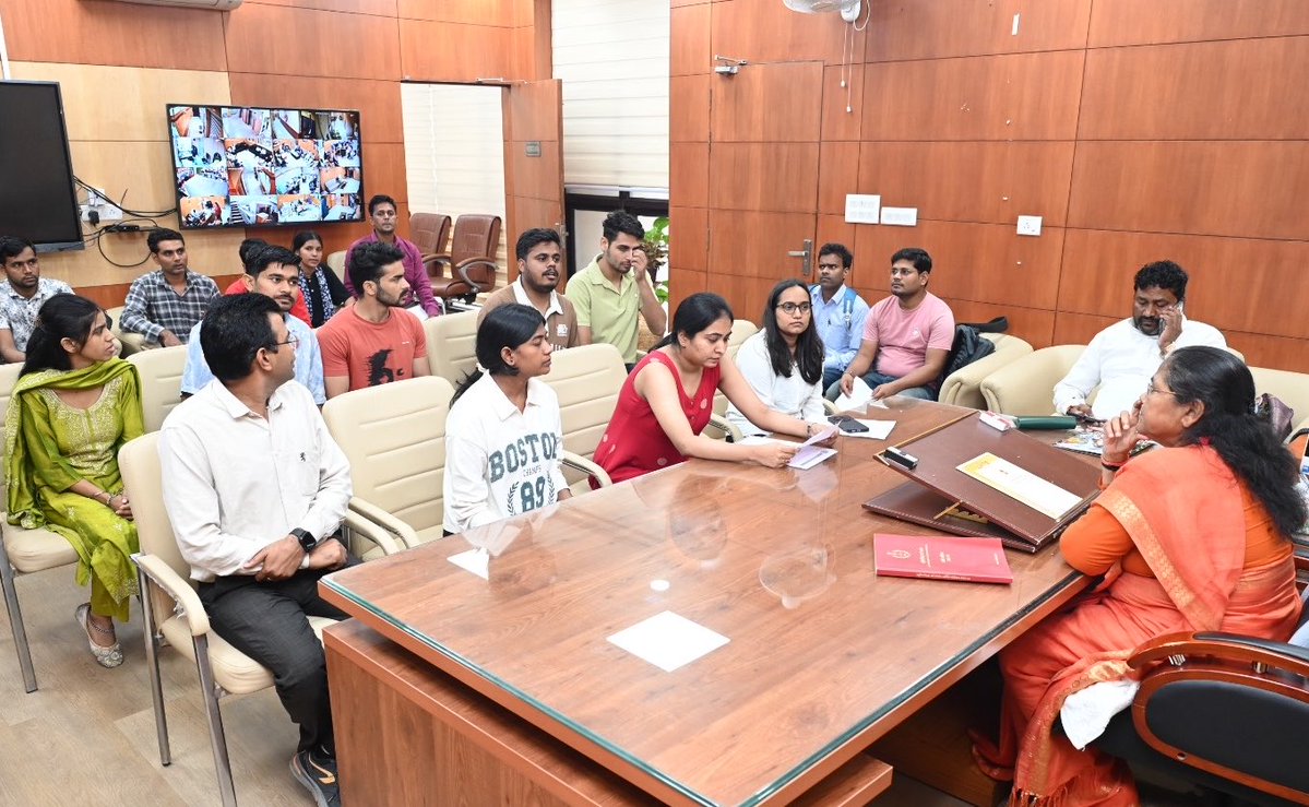 SadhviNiranjan's tweet photo. केंद्रीय विद्यालय और नवोदय विद्यालय के अभ्यर्थियों को OBC-NCL प्रमाण पत्र सत्यापन में आ रही समस्याओं को लेकर प्रतिनिधिमंडल ने राष्ट्रीय पिछड़ा वर्ग आयोग कार्यालय में भेंट की, समस्या का संज्ञान लेकर यथोचित समाधान हेतु आश्वासित किया। https://t.co/EUFTFUF21q
