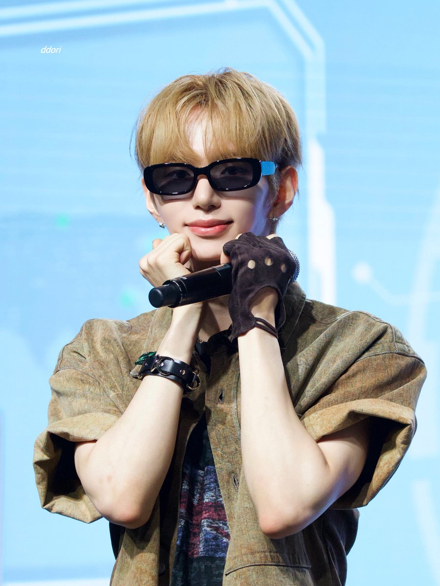 ddorivv's tweet photo. 260902 카운트다운 라이브 #성준 
선그리쭌🕶️

#TUNEXX #튜넥스 #SUNGJUN #문성준 https://t.co/pOBcidZZMm