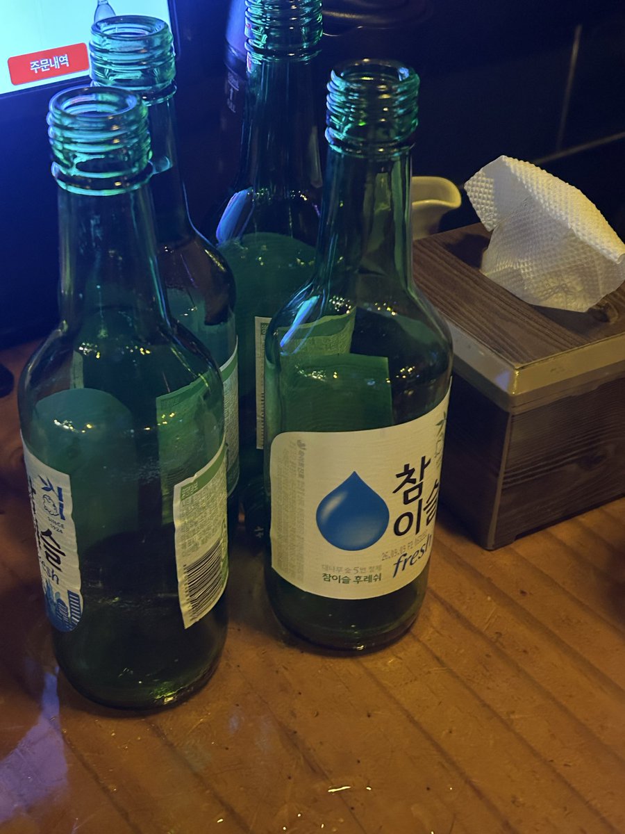 pang_220vl's tweet photo. 1시간 소주 4병 컷 https://t.co/3FnqRSiXtC