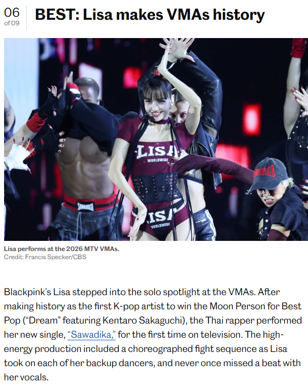 lalisabrasil's tweet photo. Entertainment Weekly: Os melhores e piores momentos do MTV VMAs 2026

MELHOR: Lisa faz história no VMA

“#LISA, do BLACKPINK, ganhou destaque solo no VMA. Depois de fazer história como a primeira artista de K-pop a conquistar o Moon Person de Best Pop por “Dream”, em parceria com Kentaro Sakaguchi, a rapper tailandesa apresentou pela primeira vez na televisão seu novo single, “Sawadika”.

A apresentação, repleta de energia, contou com uma sequência de luta coreografada na qual Lisa enfrentou cada um de seus dançarinos. E, durante toda a performance, ela não perdeu o ritmo sequer uma vez nos vocais.”

SAWADIKA LISA ON VMAS
#LISAisBACK_VMAS
@wearelloud