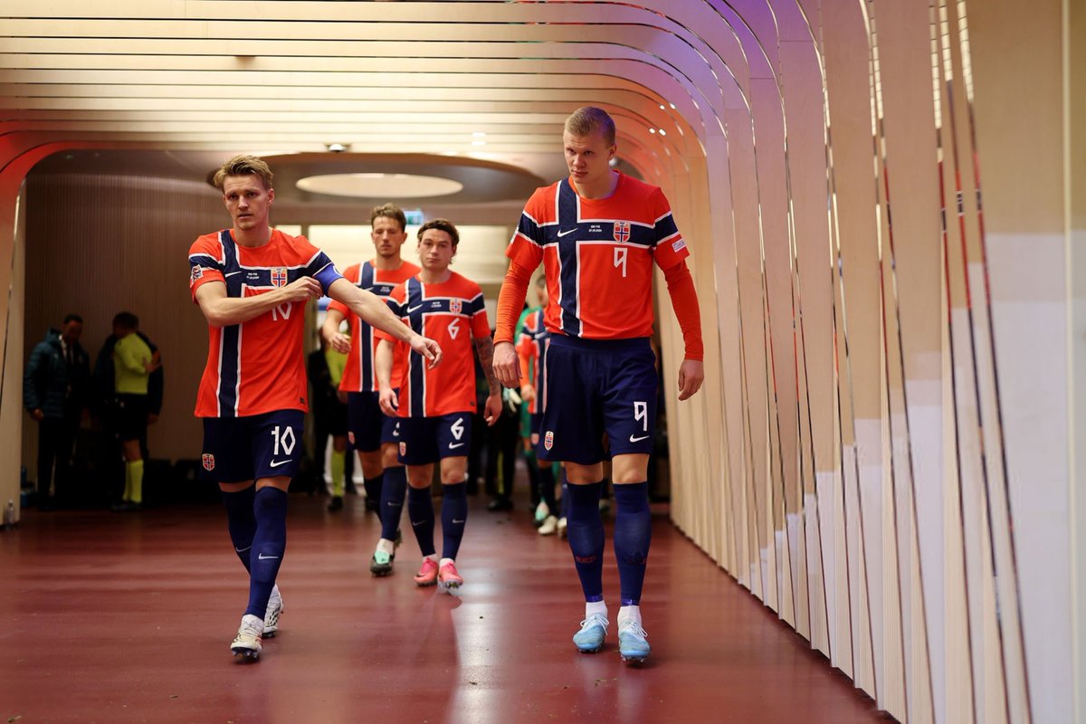 Footballtweet's tweet photo. 🤔 𝗗𝗜𝗗 𝗬𝗢𝗨 𝗞𝗡𝗢𝗪: 15% of Erling Haaland's goals for Norway have been assisted by Martin Ødegaard. https://t.co/uocuhQx8ny