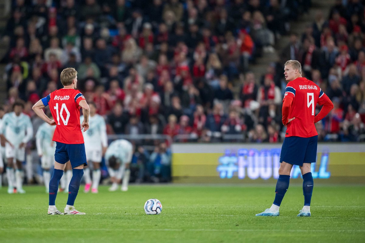 Footballtweet's tweet photo. 🤔 𝗗𝗜𝗗 𝗬𝗢𝗨 𝗞𝗡𝗢𝗪: 15% of Erling Haaland's goals for Norway have been assisted by Martin Ødegaard. https://t.co/uocuhQx8ny