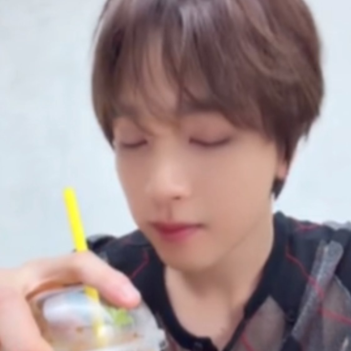 justhithelotto's tweet photo. 버블티에서 탈출한 타피오카펄 https://t.co/BMOcvmoaIL