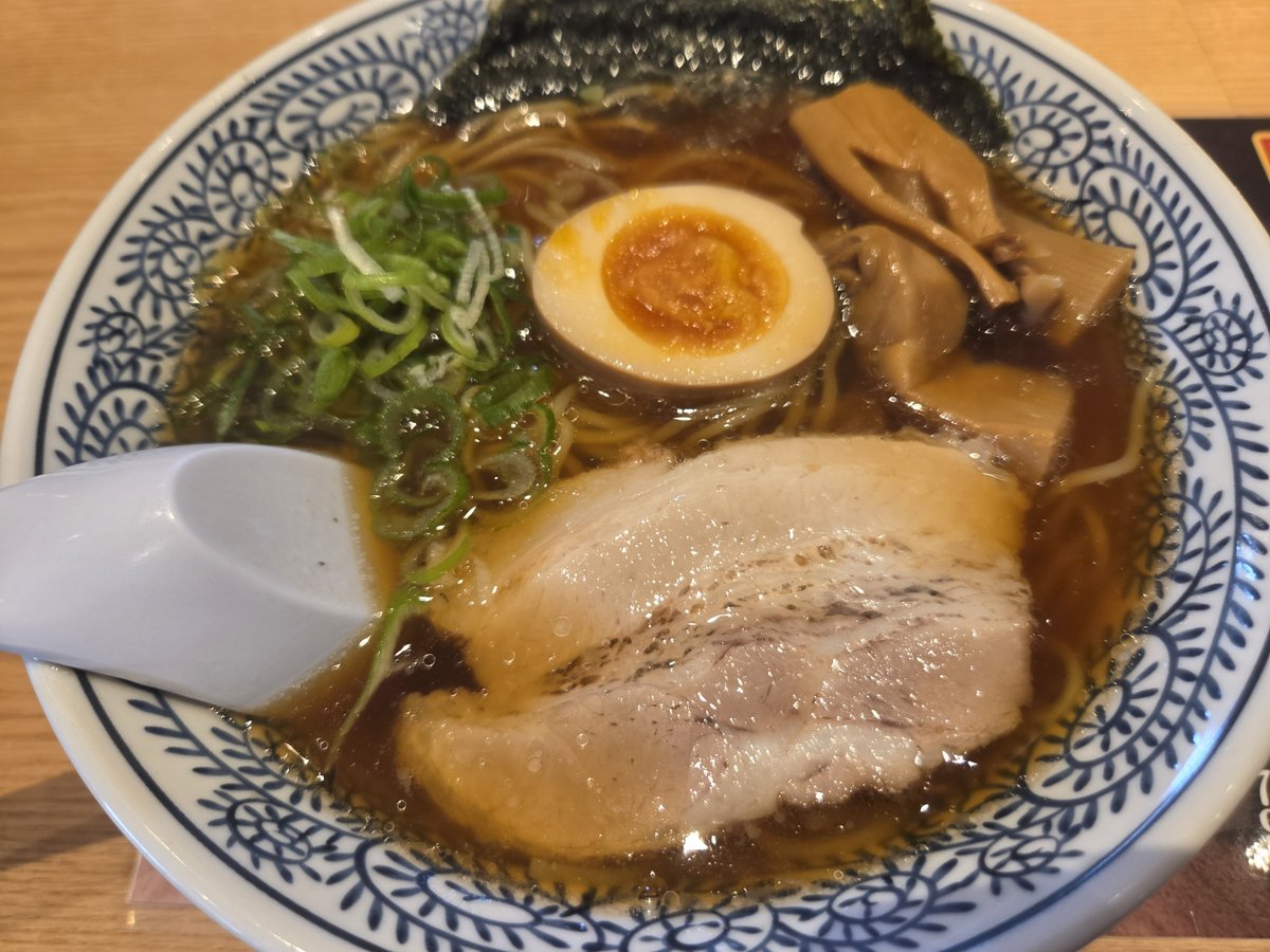 alamootoko's tweet photo. 醤油ラーメンは結構単調。　塩は良かった、まあやっぱ全てが◎ってワケではないね。　コレが好きでココ通う人っているのかな… https://t.co/NROLH9FaPn