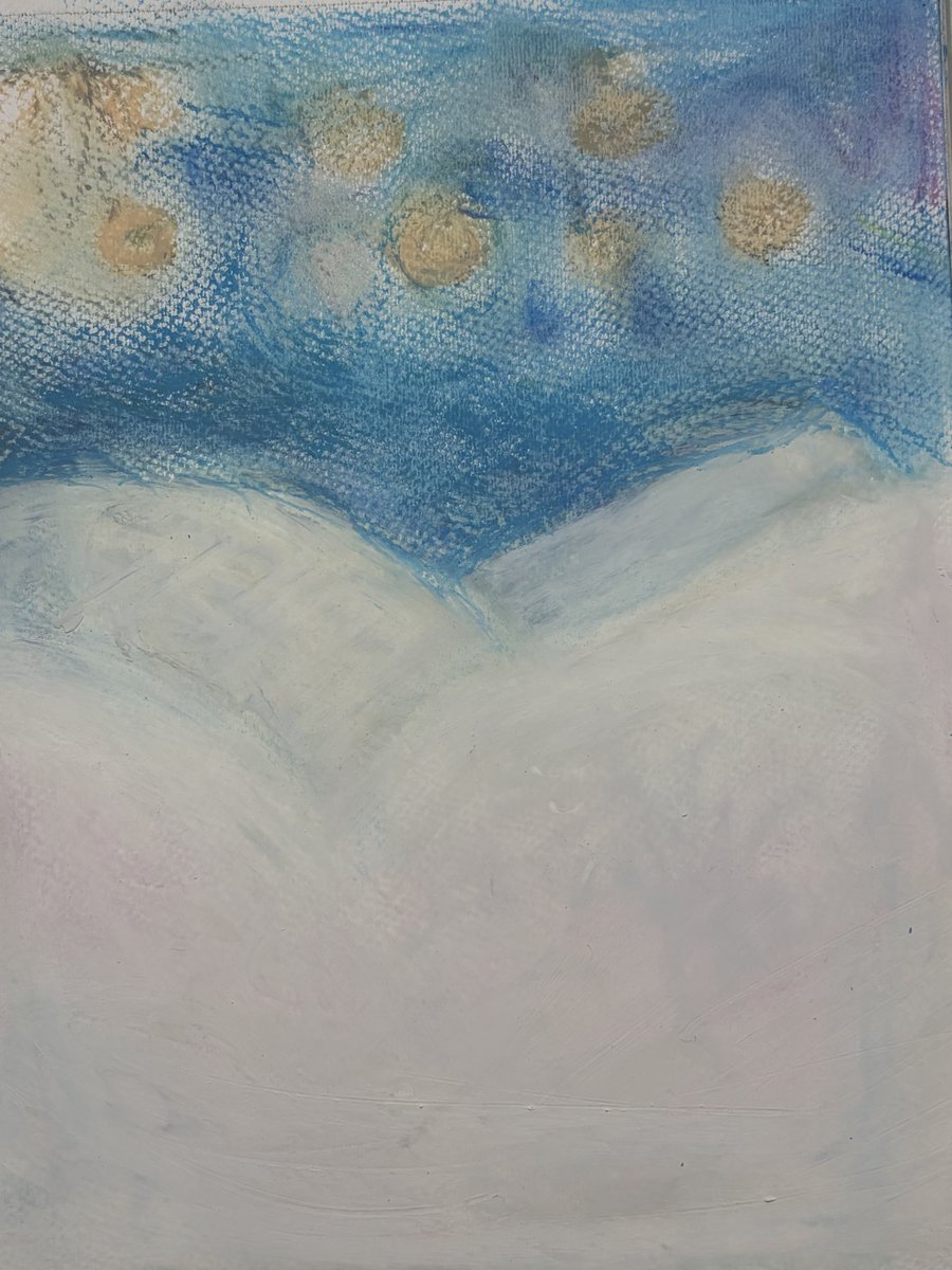 yoshiko031's tweet photo. やっと！次作のエスキース（下絵）。
頭の中には雪山が。
でもあまりにもほわ〜なので過去作も置いてみました。 https://t.co/QX0EKJXsJz