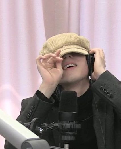 peploi's tweet photo. คิดถึงจัง อยากเป็นหน้า 

#yugyeom #유겸 
@yugyeom https://t.co/DGLlqM827G