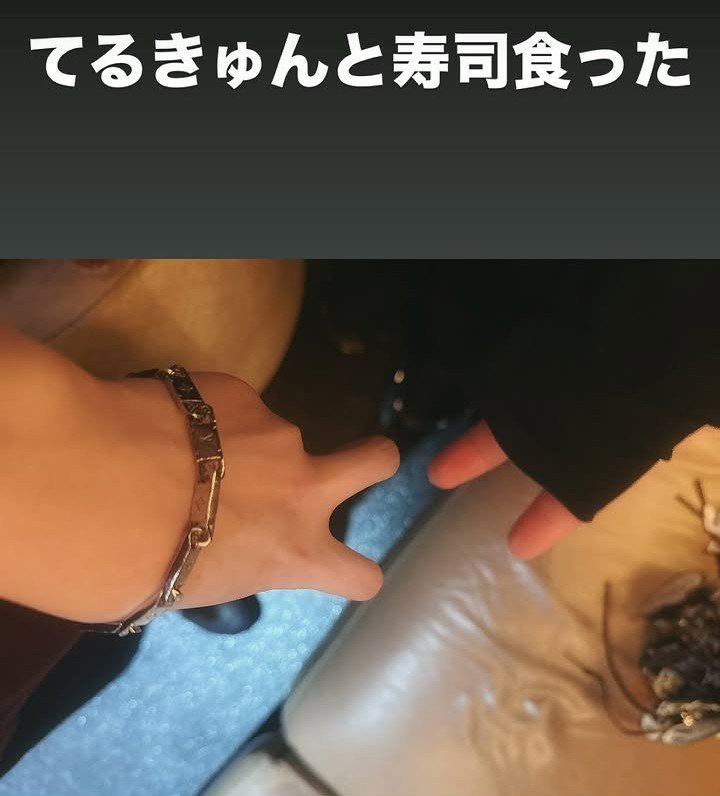 jincororyuvau2's tweet photo. ばぁうくん
リハーサルおつかれさまでした!!
てるとくんとご飯(*´꒳`*)
良かったです；；
お写真嬉しい
ありがとうございます♡
ばぁうくんが大切にしてる人は
みんな素敵な人✨
これからもずっと一緒にいてほしいと
願います( ´ ꒳ ` )⟡.·*.
#ばぁうくん
✦︎───  ♥︎⁡  ─── ♣︎───♠︎
@Vau1113 @Vau0307 @Vau875 (*'-')ﾉ
✩.｡………………………………………… ｡.✩
🎂 ʜᴀᴘᴘʏ ʙɪʀᴛʜᴅᴀʏ 💚