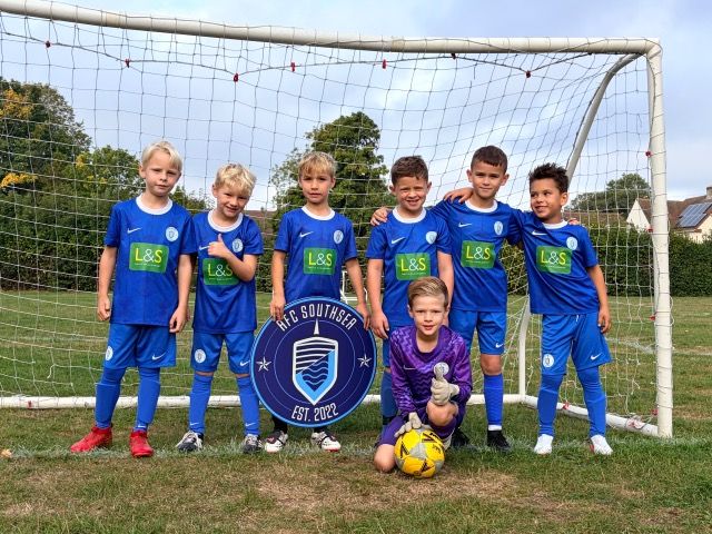 LSWaste's tweet photo. AFC Southsea U8s are looking super smart in their new L&amp;S Waste sponsored kits! ⚽

We’ve sponsored Pompey for years, but they might have competition for the best dressed team in town. Proud to support local grassroots football through our Community Fund. Good luck, team! 💛 https://t.co/60aHRKwDli