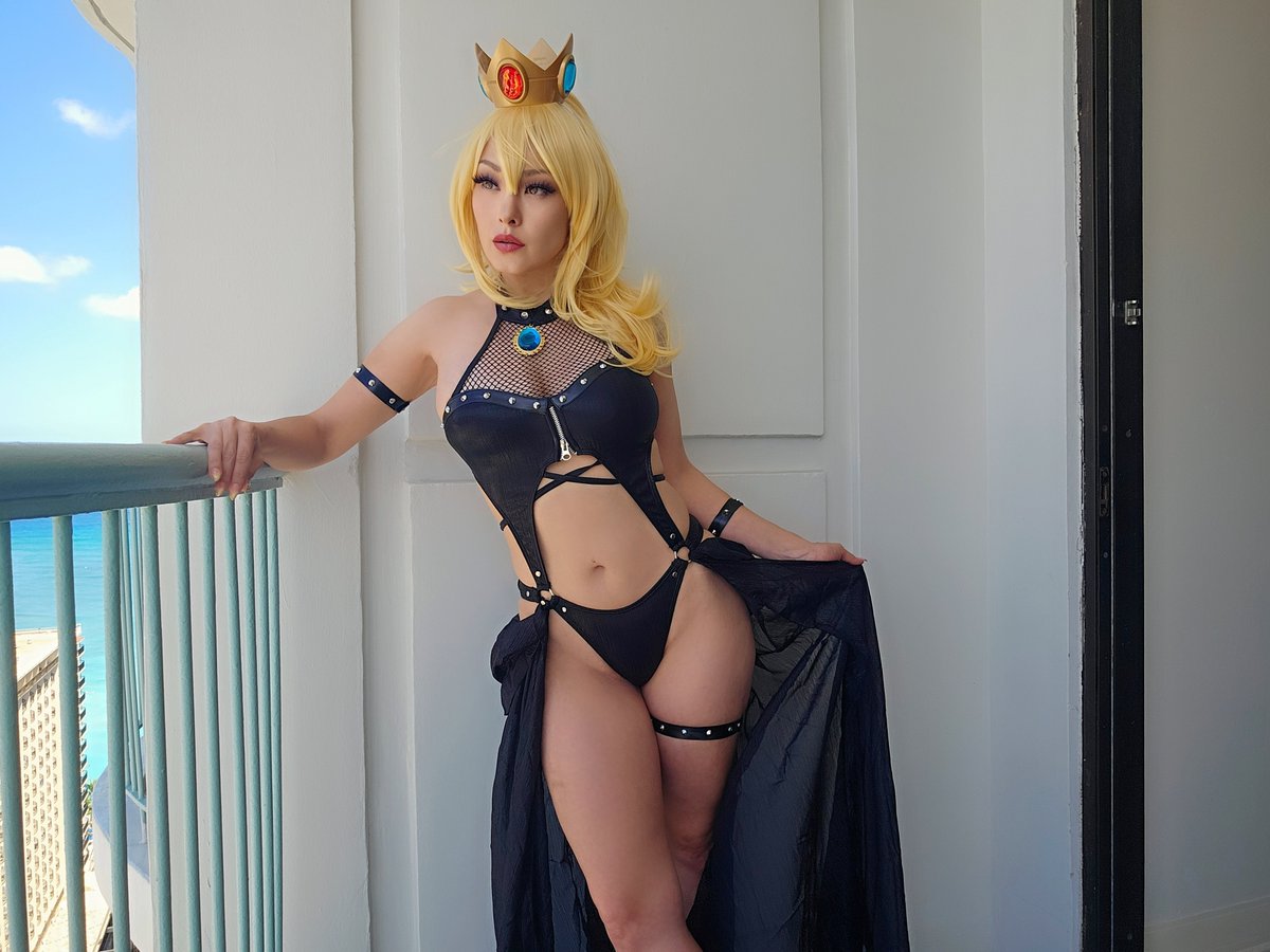 KRMedulla1983's tweet photo. It's the final #MiaMonday of September, fellow @AniMiaOfficial fans! How was your week? Mine was full of rain. So I did lots of research for fab fiction & cosplay. Here are some pics of Mia. Have a good week. See y'all next month! https://t.co/LjTsAjVNyN