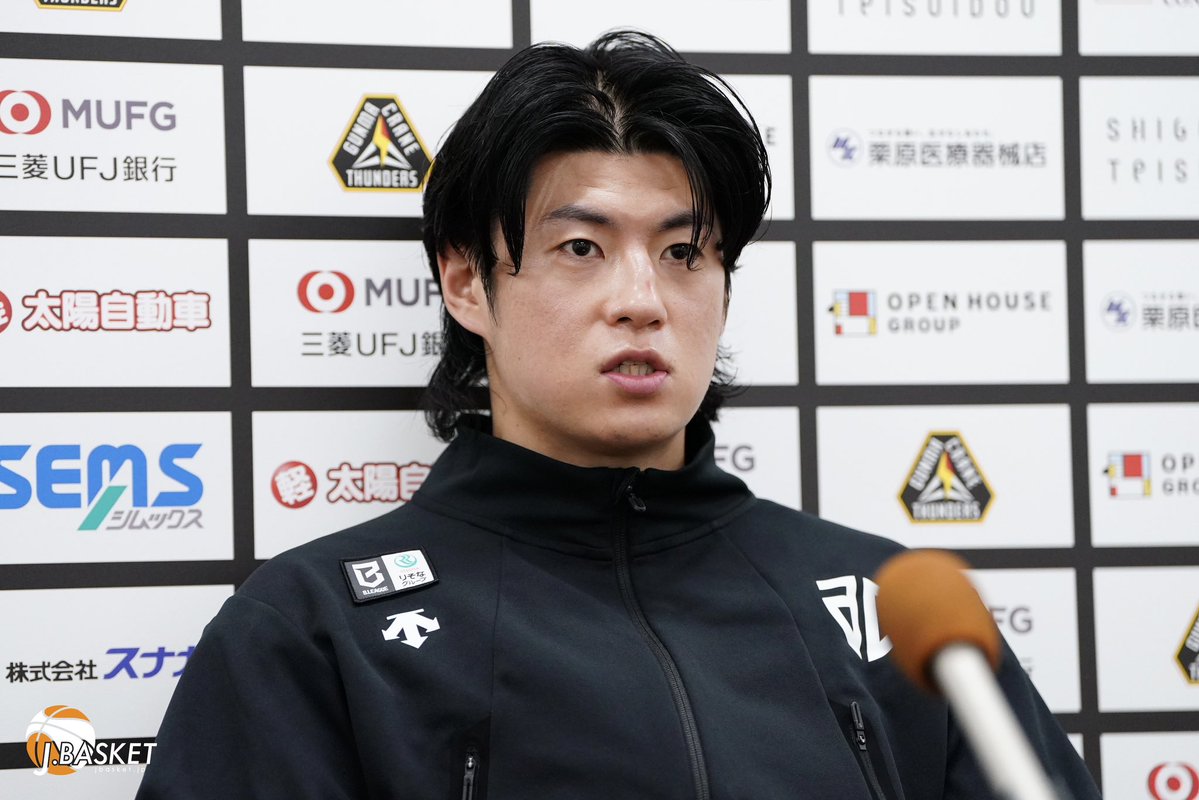 jbasket_jp's tweet photo. 【B.PREMIER】安藤誓哉(A千葉)が語る勝利への想い「エースにハッピーではない顔をさせてはいけない」「ニュービルを孤立させない」／新生A千葉で作るケミストリー
⁡
開幕2連敗の中で見えた3ガードの可能性と課題、ニュービルとの関係、そしてレマニスHCが描くチーム作りとは。
⁡
記事📝 https://t.co/7x4HV20IVh
⁡
#安藤誓哉
＠iamseiyaando3 
#アルティーリ千葉
＠altiri_chiba 
#Jbasketインタビュー