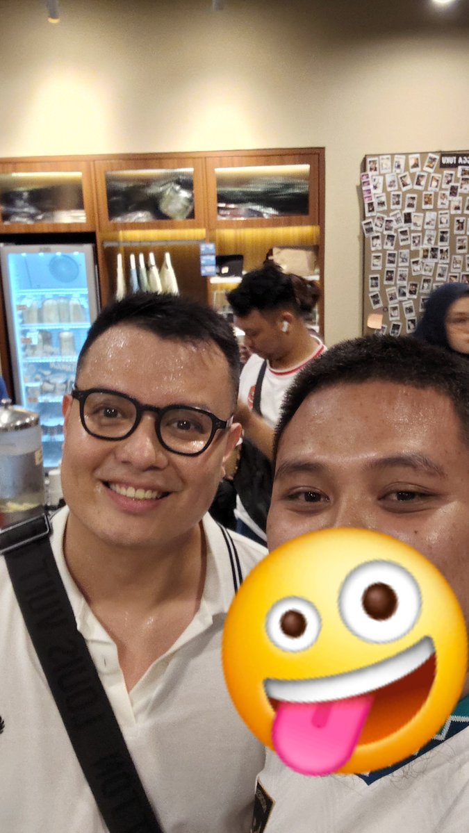 Billy_Robby's tweet photo. bang pange cengar cengir aje di tuku wkwk selfie dulu kali yee @pangeransiahaan https://t.co/IfKAoSCycm