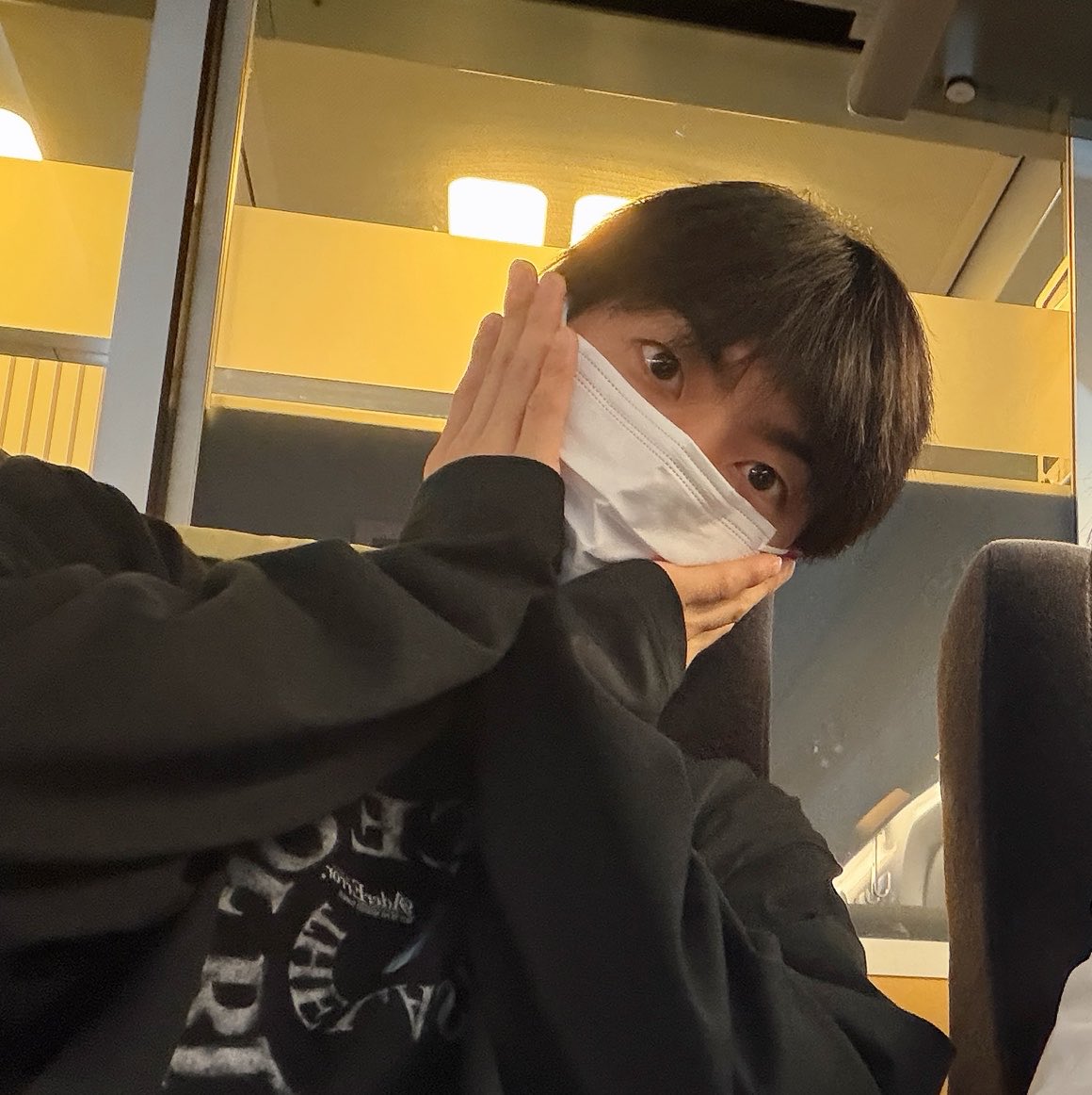 umm_oneweve's tweet photo. 강현 자기랑 똑같이 생긴 임티 쓰시눈데?? https://t.co/JXd7fyeyJs