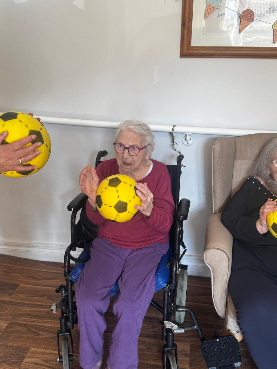FromeNHome's tweet photo. There’s been a bit of everything at here lately. June stopped for a cup of tea at the garden centre, while back at home Elisabeth joined in with a music and movement session and Toni spent some time painting.
#Frome #Somerset #CareHome #Caring #Responsive #continuationoflife https://t.co/7w1SRGAM79