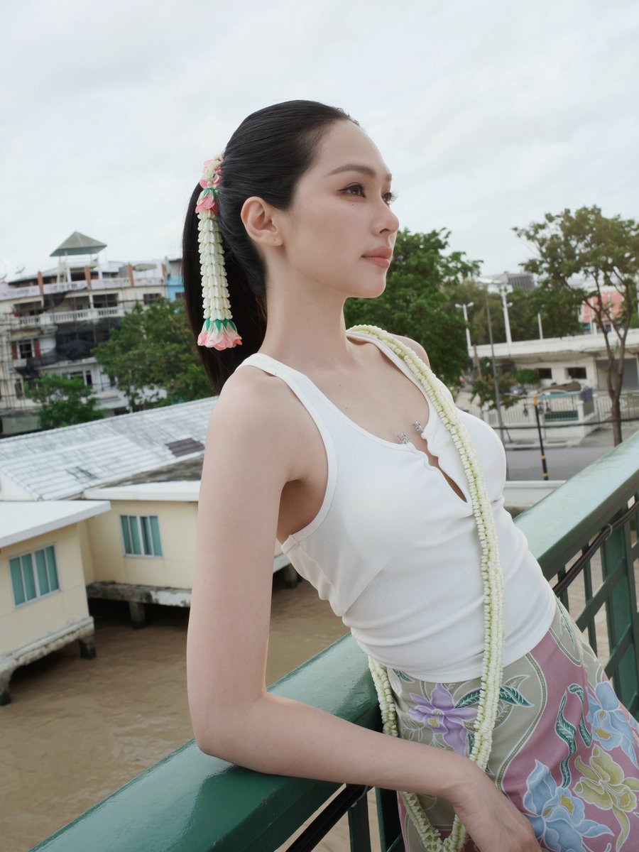 ghostlickgher's tweet photo. สวยจัง มากอดเค้าเลย

( #บิ๊นท์สิรีธร #bintsireethorn ) https://t.co/I7jhpLeZYh