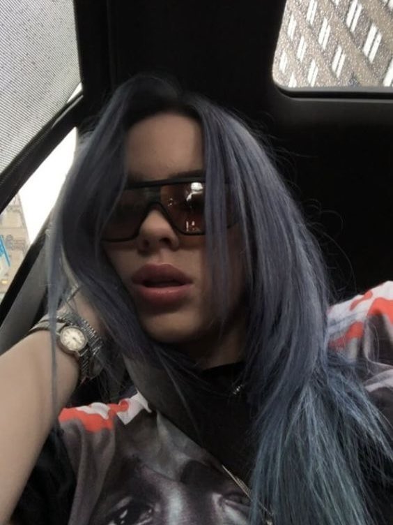 bernscomet's tweet photo. blue haired baby https://t.co/1hbbVIecEP