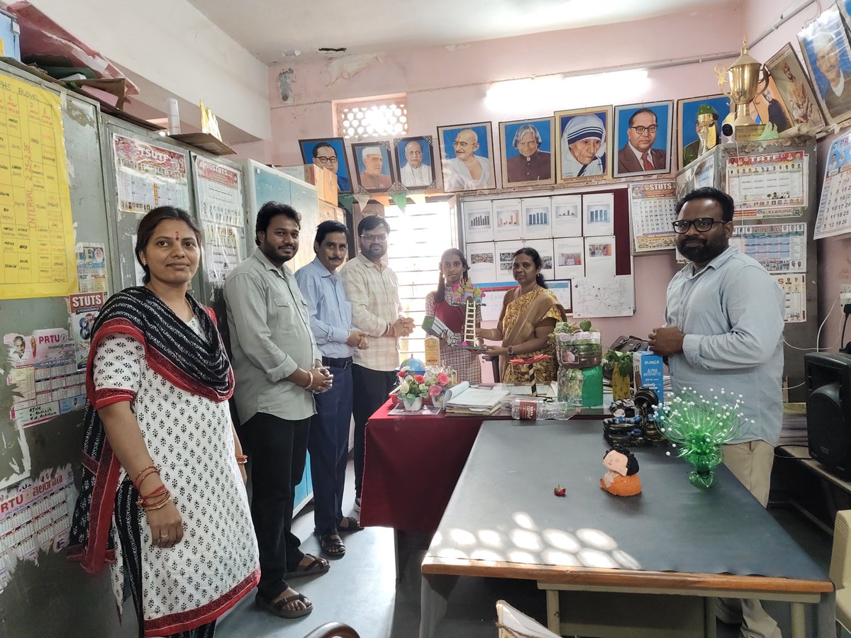 OfficerC1869's tweet photo. Swachhata Hi Seva 2026, Day 09
IGMRI Hyderabad organized a “Waste to Art” Competition at a nearby Government School. The initiative encouraged students to creatively transform waste materials into meaningful artworks.
@fooddeptgoi @igmrihapur https://t.co/3J5nwEPbXO