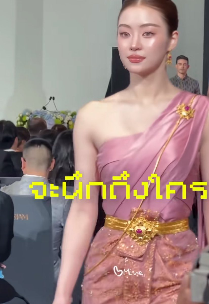 cozhls's tweet photo. finally ในที่สุดก็เจอทริคลับของ #ลีน่าหมิว นี่เคยตามไปงานน้องรอบนึง ผิวเป็นแก้วเป็นแสงมาก ออร่าพุ่งออกมาเลยอ่ะ พซต.ที่กินจริง แล้วตัวนี้ดีมาก ยืนยัน https://t.co/j6tLsbXIc2