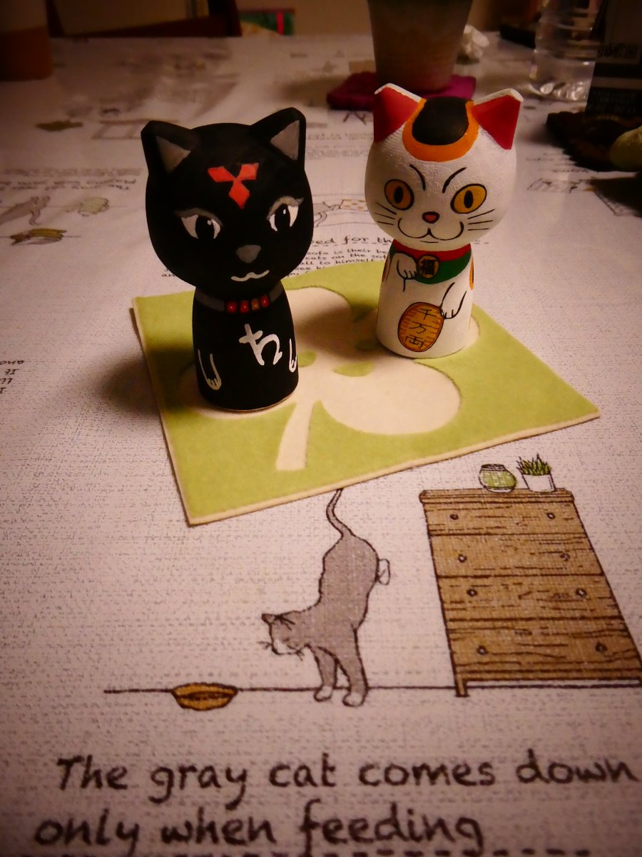 debo6486's tweet photo. 6月に我が家にやってきた、同じく加藤木工出身の招き猫と。 https://t.co/U9uk1KbrWr