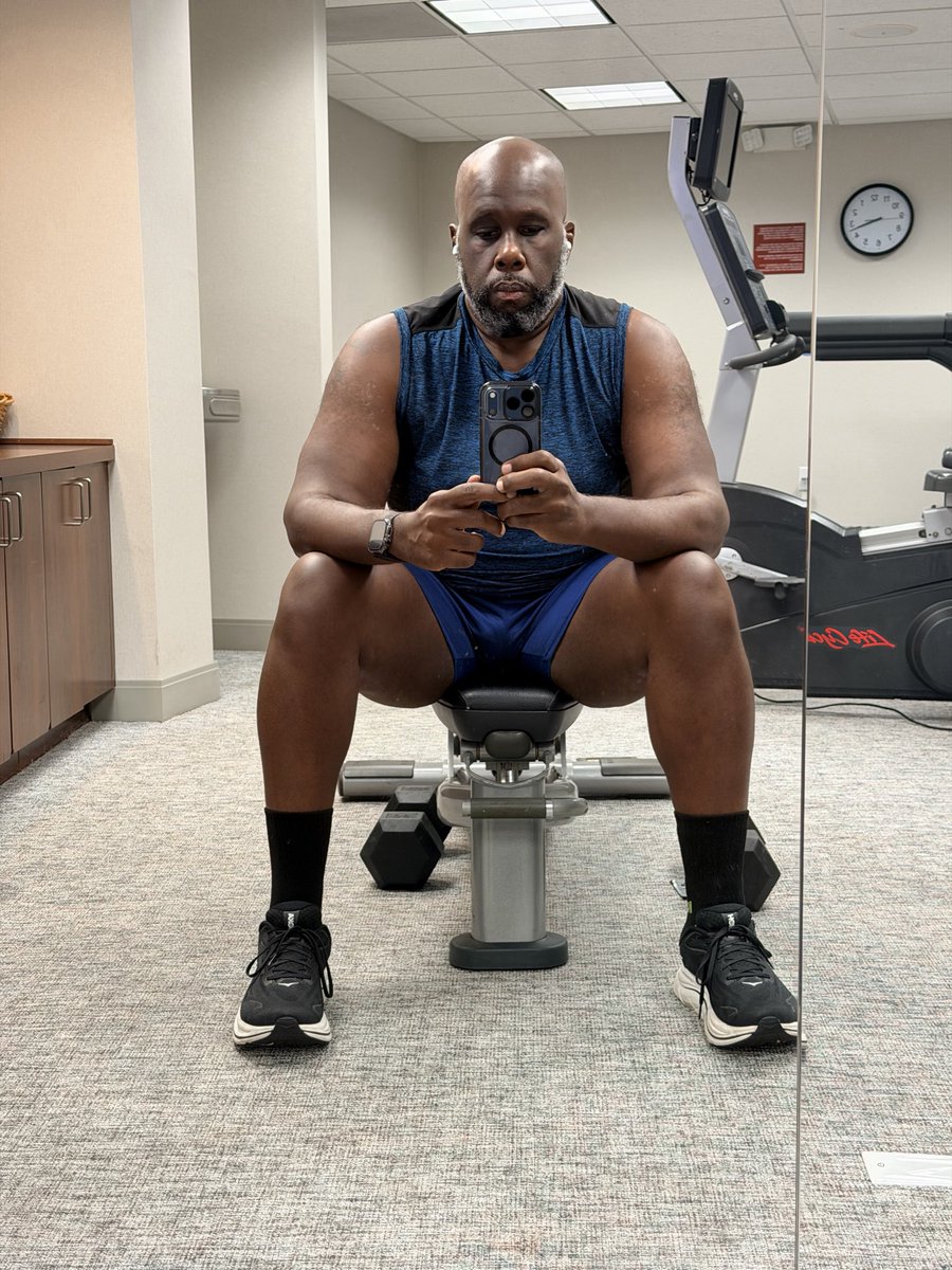NickRocksHere's tweet photo. Gym flow. Time to get make the last quarter count. https://t.co/fUZQ71yneZ