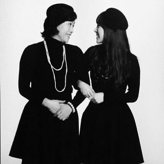SoshiSpotify's tweet photo. Taeyeon’s mom reveals that her daughter, Taeyeon, will hold a solo concert next year. https://t.co/paICbXkgfQ