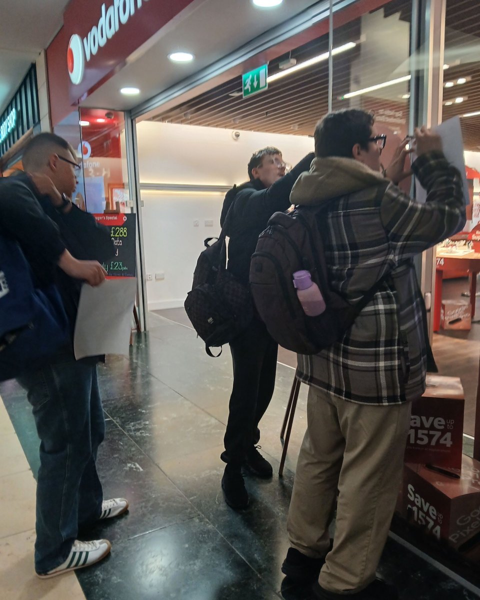 Forward2Employ's tweet photo. Our new Supported Interns visited @TweetBluewater for a scavenger hunt, finding travel resources, revision materials and interview clothing options.

A great confidence-building activity and chance for the cohort to get to know each other! https://t.co/prgQlg86GN