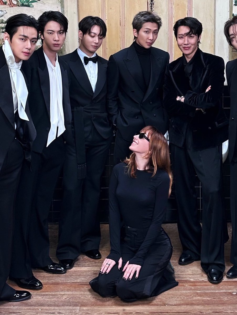 myselfandjk's tweet photo. انواع الكينكز الي اكتشفت انها عندي بعد هذول الصورتين 
sir kink 
hair pulling kink
spanking kink
humiliation kink 
gagging kink 
kneeling kink https://t.co/N9RCSG1BxO