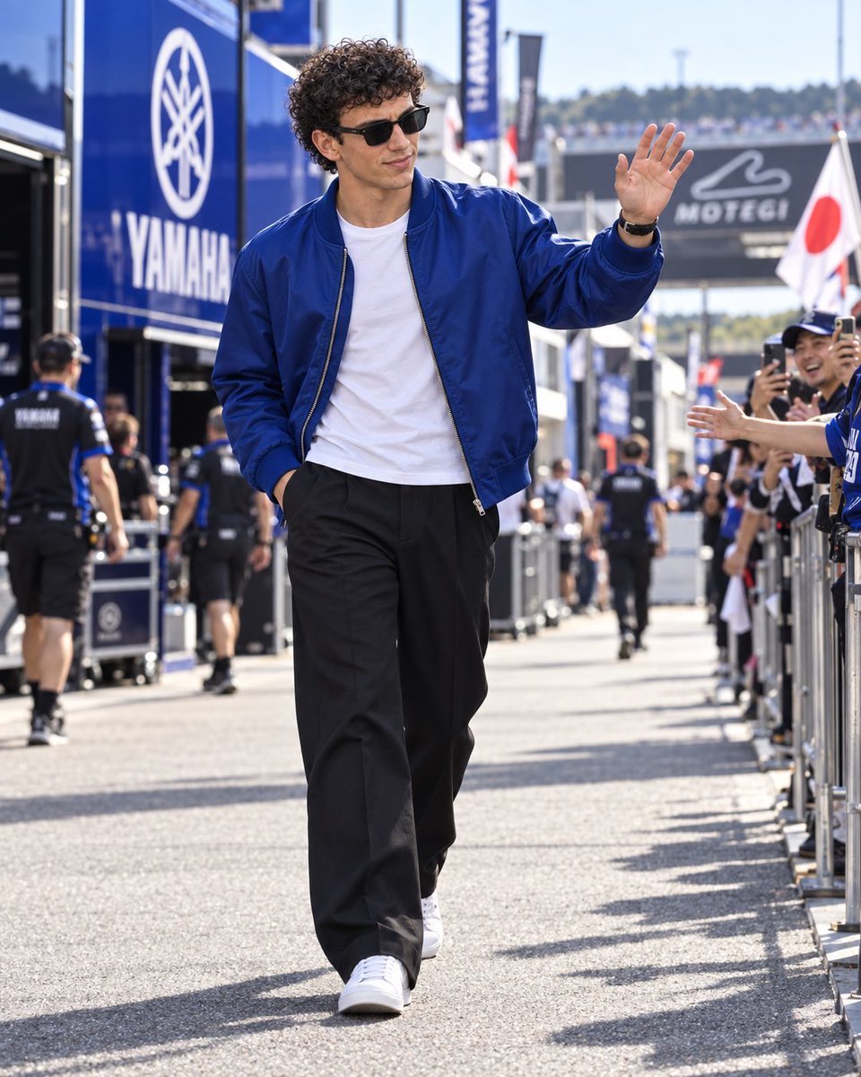 MorettiLuca_Sim's tweet photo. Buenos días, Motegi. 🇯🇵

Correr en casa de Yamaha obliga a estar a la altura. Por suerte, eso se me suele dar bastante bien.

He venido a hacer feliz a esta gente. Al resto del paddock no les he prometido nada. 😉 https://t.co/7dVgLOIpAV