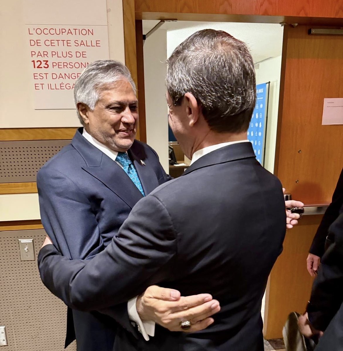 mfatrnc's tweet photo. Ertuğruloğlu meets Pakistani counterpart Dar
https://t.co/joSJPvfJeE https://t.co/JF27SvuJYX